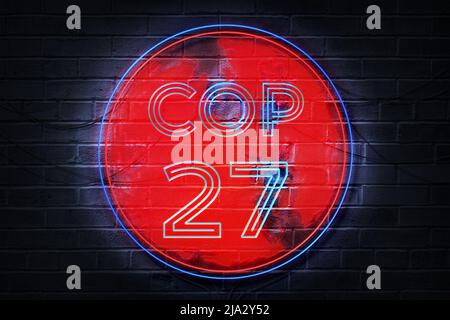 COP 27 Neon Sign - Sharm El-Sheikh, Egitto, 7-18 novembre 2022 - illustrazione del vertice internazionale sul clima Foto Stock