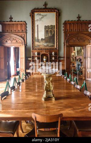 Alupka, Crimea - 19 marzo 2021: Sala da pranzo a Palazzo Vorontsov Foto Stock