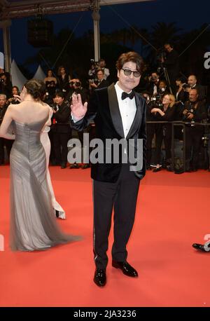 26 maggio 2022, CANNES, Francia: CANNES, FRANCIA - 26 MAGGIO: Canzone Kang-ho, Hee-jin Choi, Joo-Young Lee e Dong-Won Gang partono la proiezione di ''Broker (Les Bonnes Etoiles)'' durante il festival annuale del cinema di Cannes 75th al Palais des Festivals il 26 maggio 2022 a Cannes, Francia. (Credit Image: © Frederick Injimbert/ZUMA Press Wire) Foto Stock