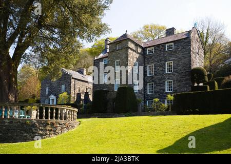 La casa di Clough Williams Ellis a Plas Brondanw nel Galles del Nord dai giardini Foto Stock