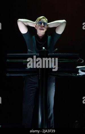 Milano Italia 2013-07-18 : concerto dal vivo di Depeche Mode allo Stadio San Siro, Delta Machine Tour, il tastierista Fletch, Andrew John Fletcher, durante lo spettacolo Foto Stock