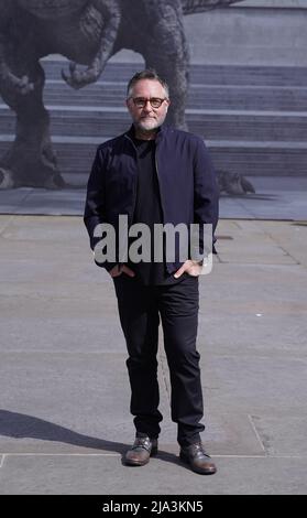 Colin Trevorrow partecipa a una fotocellula per il Jurassic World Dominion a Trafalgar Square, Londra. Data foto: Venerdì 27 maggio 2022. Foto Stock