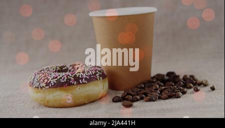 Immagine di caffè e ciambella su punti luminosi Foto Stock