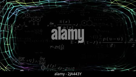 Immagine di equazioni matematiche e forme su sfondo nero Foto Stock