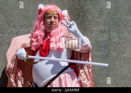 Excel, Londra, Regno Unito. 27th maggio 2022. I fan di Cosplay arrivano al MCM Comic con, vestito come il loro fumetto preferito, SciFi e Fantasty Heroes. L'evento si svolge dal 29-29 maggio presso Excel London. Amanda Rose/Alamy Live News Foto Stock