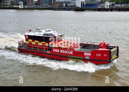 TANNER è un nuovo motoscafo per la London Fire Brigade e si trova a Lambeth, sul Tamigi, a Londra Foto Stock