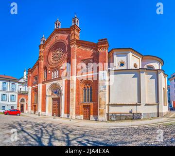 MILANO, ITALIA - 5 APRILE 2022: La bella facciata della Chiesa di San Marco, situata in Piazza San Marco, il 5 aprile a Milano Foto Stock