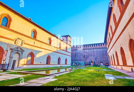 MILANO, ITALIA - 5 APRILE 2022: Le grandi lignee in stile rinascimentale di Corte Ducale, residenza dei Duchi nel Castello di Sforza, il 5 aprile a Milano Foto Stock