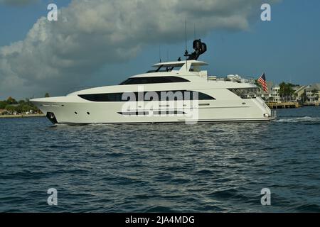 Yacht visto sull'acqua a Key West USA il 09/04/2021 passando sull'acqua Foto Stock
