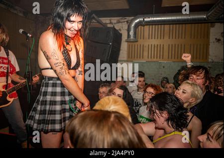 Manchester, Regno Unito. 26th maggio 2022. Dani Miller, Sean Powell, Alex Kilgore e David Head della band Surfbort suonano a Soup, Manchester. 2022-05-26. CR Foto Stock