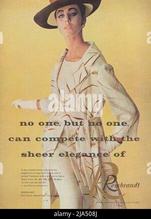 Rembrandt elegante cappotto lungo sciolto in carta stampata Flaxbloom vintage advert 1960s 1970s Foto Stock