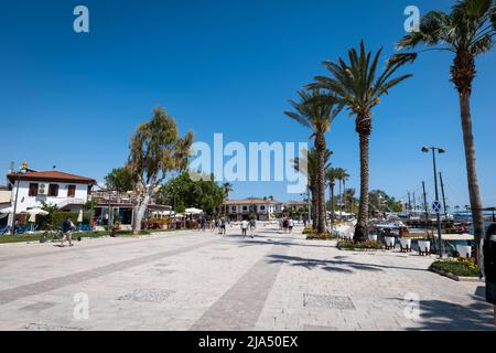 Side, Turchia - Maggio 2022: Paesaggio urbano laterale, vista della zona centrale del lato centro, una popolare località turistica vicino Antalya, Turchia. Foto Stock