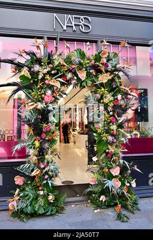 Londra, Regno Unito. 27th maggio 2022. NARS. Chelsea in Bloom, il prestigioso spettacolo annuale di arte floreale del Chelsea e il più grande festival gratuito di fiori di Londra. Dal 23 al 28th maggio. Il tema per il 2022 è stato British Icons. Credit: michael melia/Alamy Live News Foto Stock