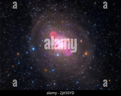 Questo quartetto di galassie proviene da una collaborazione di astronomi professionisti e dilettanti che combina i dati ottici provenienti da telescopi dilettanti con da Foto Stock