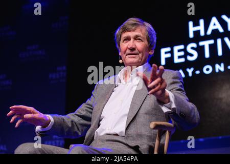 Hay-on-Wye, Galles, Regno Unito. 27th maggio 2022. Melvyn Bragg parla del suo memoir, Back in the Day al Festival Hay 2022, Galles. Credit: Sam Hardwick/Alamy. Foto Stock