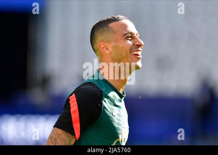 Parigi, Francia. 27th maggio 2022. Thiago Alcantara di Liverpool ha visto durante una sessione di allenamento prima della finale della UEFA Champions League tra Liverpool e Real Madrid allo Stade de France di Parigi. (Photo Credit: Gonzales Photo/Alamy Live News Foto Stock