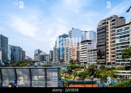 Appartamenti di lusso blocchi nel distretto di Miraflores di Lima, Lima, Perù. Foto Stock