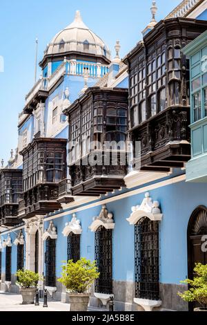 Edifici storici in stile coloniale vicino a Plaza De Armas, Lima, Perù. Foto Stock