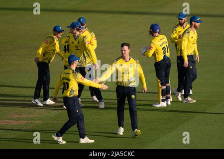 Ashton Turner di Durham celebra il lancio del ben Curran del Northamptonshire Steelbacks durante la partita del gruppo Vitality Blast T20 North al County Ground di Northampton. Data foto: Venerdì 27 maggio 2022. Foto Stock