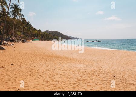 Una deserta Playa Caballo, lungo la costa da Puerto Vallarta a Jalisco, Messico Foto Stock