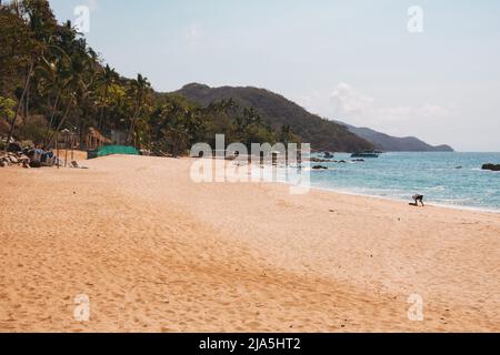 Una deserta Playa Caballo, lungo la costa da Puerto Vallarta a Jalisco, Messico Foto Stock