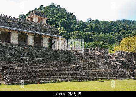 Il complesso del palazzo a Palenque rovine Maya a Chiapas, Messico Foto Stock