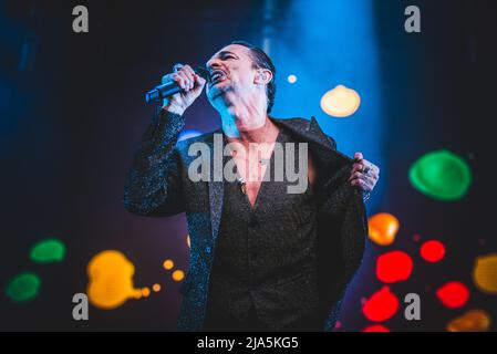 29 giugno 2017 - Bologna, Bologna, Italia - la band britannica Depeche Mode si esibisce dal vivo sul palco al Renato dall'Ara Stadium di Bologna per il primo concerto del 'Global Spirit'' (Credit Image: © Alessandro Bosio/Pacific Press via ZUMA Wire) Foto Stock