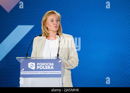 Varsavia, Polonia. 27th maggio 2022. Magdalena Filiks, deputato e membro della piattaforma Civica parla durante il convegno. La convenzione della piattaforma Civica (Platforma Obywatelska PO) - il più grande partito di opposizione in Polonia ha tenuto una convenzione con il titolo "utile Polonia". Il tema principale era l'inflazione galoppante e il deterioramento delle condizioni di vita dei cittadini medi. Il convegno è stato presieduto da Donald Tusk - il presidente della piattaforma Civica ed ex primo ministro. Credit: SOPA Images Limited/Alamy Live News Foto Stock