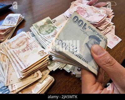 Banconote in pacchetto con set di denaro per la Turchia. Carta denaro 200, 100, 50, 20 PROVA. Stile piatto. Isolato su sfondo bianco Foto Stock