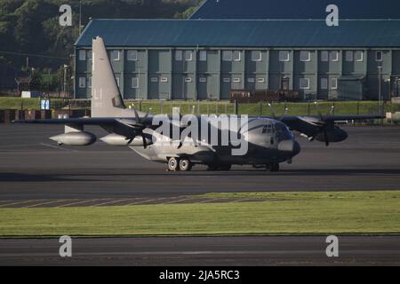 16-5873, un Lockheed Martin HC-130J Hercules (Combat King II) gestito dalla United States Air Force, all'aeroporto di Prestwick in Ayrshire, Scozia. Foto Stock