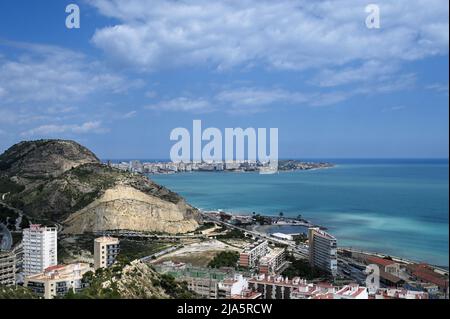 Vista sulla Serra grossa o San Julian Mountain ad Alicante dal Castello di Santa Barbara, Spagna Foto Stock