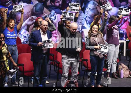 San Paolo, Brasile. 27th maggio 2022. SP - Sao Paulo - 05/27/2022 - SAO PAULO, INCONTRO DI LULA CON I MOVIMENTI SOCIALI - ex presidente e attuale pre-candidato alla presidenza del Brasile Luis Inacio Lula da Silva (PT) parla ai suoi sostenitori durante un incontro con i movimenti nel quartiere Liberdade, Nella regione centrale della città di San Paolo, questo Venerdì (28). Foto: Ettore Chiereguini/AGIF/Sipa USA Credit: Sipa USA/Alamy Live News Foto Stock