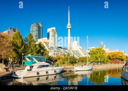 Downtown Waterfront e la CN Tower a Toronto, Ontario, Canada Foto Stock