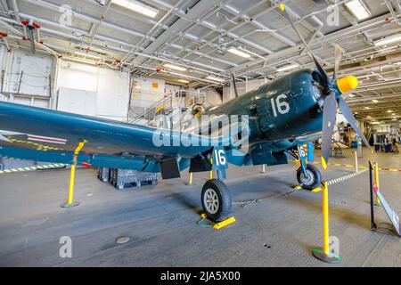 San Diego, California, Stati Uniti - LUGLIO 2018: Vought F4U Corsair aereo da caccia americano del 1942 in USS Midway Battleship museo. Stati Uniti Americani Foto Stock
