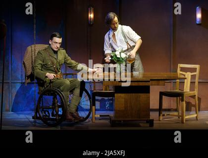 Photocall per il nuovo adattamento musicale dell’amante di Lady Chatterley tenuto al Teatro Shaftesbury, West End con: Sam Kipling, Michael Pickering dove: Londra, Regno Unito quando: 17 giu 2021 Credit: Mario Mitsis/WENN Foto Stock