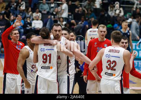 San Pietroburgo, Russia. 27th maggio 2022. I giocatori di CSKA hanno visto durante la quarta finale della partita di pallacanestro della VTB United League tra Zenit e CSKA alla Sibur Arena. Punteggio finale; Zenit San Pietroburgo 110:111 CSKA Mosca. (Foto di Kashkkkovskij/Sipa USA) Credit: Sipa USA/Alamy Live News Foto Stock