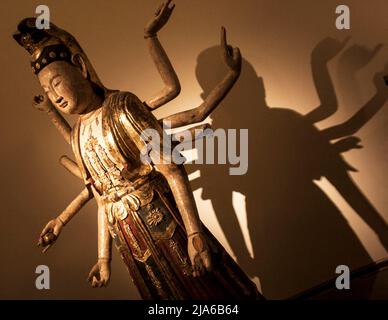 Il Museo Guimet è un museo d'arte situato al 6, Place d'Iéna nel 16th arrondissement di Parigi. È anche conosciuto come il Museo Nazionale delle Arti Asiatiche-Guimet, o Guimet National Museum of Asian Arts. Il museo ha una delle più grandi collezioni di arte Asiatica al di fuori dell'Asia. Francia. Foto Stock