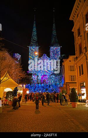 Installazione leggera nei pressi di Hofkirche nella città di Lucerna, Svizzera Foto Stock