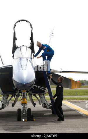 NY: I Blue Angels della Marina degli Stati Uniti atterrano all'Aeroporto Republic per sessioni di pratica in preparazione al Bethpage Airshow su Jones Beach per il Memorial Day Weekend. Preso il 26 maggio 2022, a Farmingdale, New York. (Foto di Erica Price/Sipa USA) Foto Stock