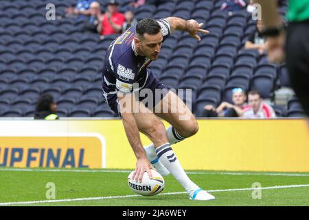 Craig Hall #4 di Featherstone Rovers passa per una prova e fa il punteggio 6-6 durante il primo tempo Foto Stock