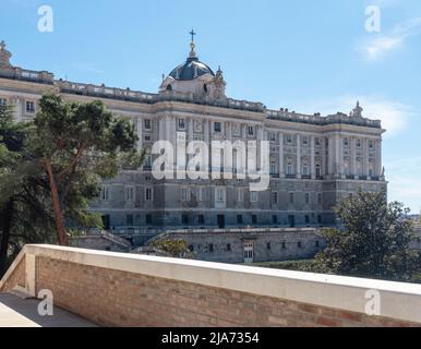 Facciata esterna posteriore/nord del Palazzo reale di Madrid / Palacio Real de Madrid, oggi utilizzato solo per le occasioni di Stato. Foto Stock