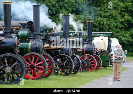 Castle Combe, Wilts, Regno Unito. 28th maggio 2022. Giornata di sole al Castle Combe Steam Rally. Questo è il Rally 35th ed è un evento di beneficenza a sostegno della carità di Jessie May. I motori di trazione e gli appassionati sono venuti da tutto il paese. Credit: JMF News/Alamy Live News Foto Stock