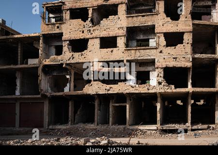 Darayya, Siria - Aprile 2022: Costruzione di rovine in città distrutta dopo la guerra civile siriana. Foto Stock