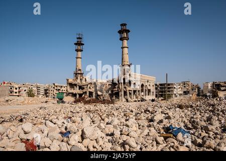 Darayya, Siria - Aprile 2022: Costruzione di rovine in città distrutta dopo la guerra civile siriana. Foto Stock