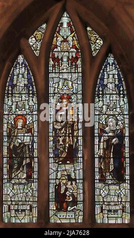 Vetrate di James Powell & Sons raffiguranti Gesù, San Giovanni e la Beata Vergine Maria, Chiesa di Repton, Derbyshire Foto Stock