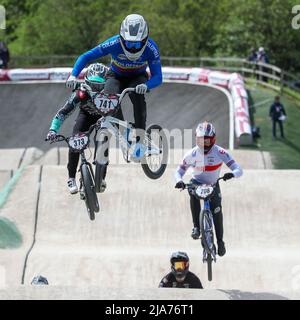 Glasgow, Regno Unito. 28th maggio 2022. La World BMX Racing World Cup si è svolta presso la pista BMX di Glasgow, Scozia, Regno Unito e ha attirato una lista internazionale di oltre 200 concorrenti da tutto il mondo. La competizione è un evento di due giorni e mostrerà i migliori atleti dello sport. Credit: Findlay/Alamy Live News Foto Stock