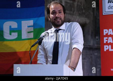 Napoli, Italia. 27th maggio 2022. Marco Sarracino, segretario del PD di Napoli, durante il suo discorso alla conferenza "Napoli libera dalla Camorra" tenutasi il 27 maggio 2022 presso il Domus Ars Center for Music and Culture di Napoli. Credit: Independent Photo Agency/Alamy Live News Foto Stock