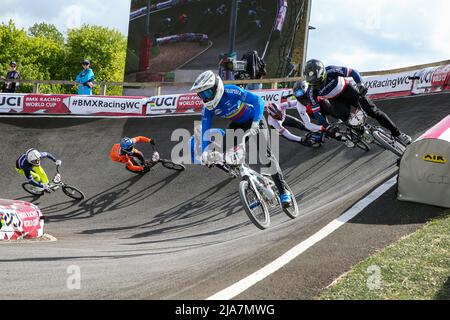 Glasgow, Regno Unito. 28th maggio 2022. La World BMX Racing World Cup si è svolta presso la pista BMX di Glasgow, Scozia, Regno Unito e ha attirato una lista internazionale di oltre 200 concorrenti da tutto il mondo. La competizione è un evento di due giorni e mostrerà i migliori atleti dello sport. Credit: Findlay/Alamy Live News Foto Stock