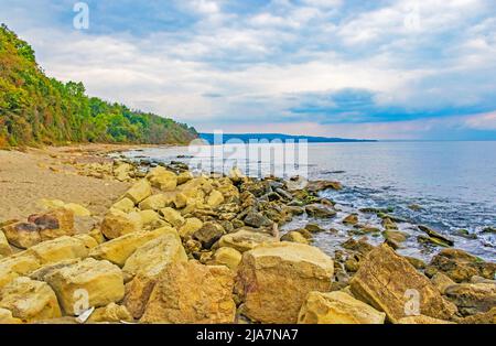 Bella spiaggia vuota di capo Galata, costa del Mar Nero, Varna Bulgaria Foto Stock