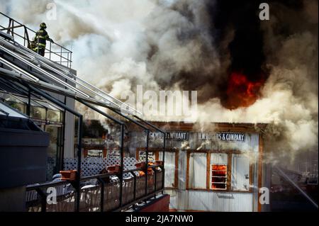Fulton Market Tin edificio fuoco sospetto il 29th 1995 marzo, New York City Foto Stock